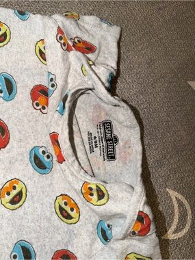 Sesame Street Multicolor Character Face Kids Tee - Gray Base